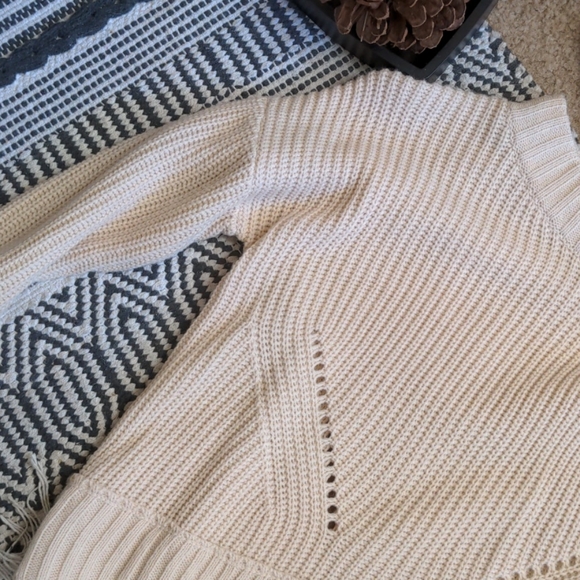 🌼Medium Cream Knitted Sweater🌼 - Picture 3 of 8